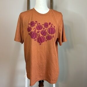 Small Business T-Shirt HTV Pumpkin Heart Design Size XL Bella Canvas in GUC